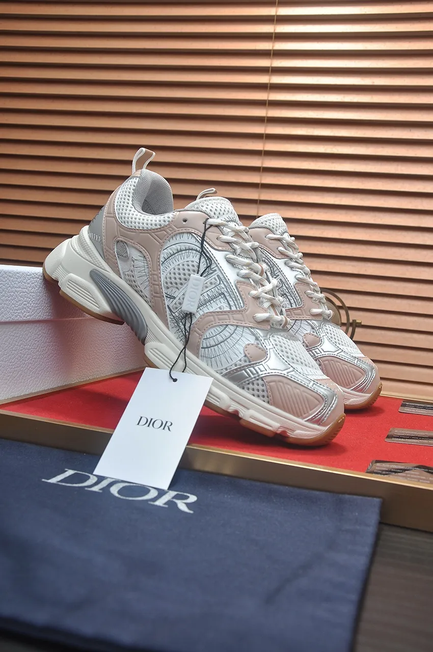 Men's shoes 💰: 640💶 Brand: Dior (Dior) Standard code: women's code 35-40. Grade: same as the official website Material: top original cowhide spliced ​​original wear-resistant lightweight outsole Style category: trendy fashion casual shoes noble luxury brand elements top luxury Color: actual picture color